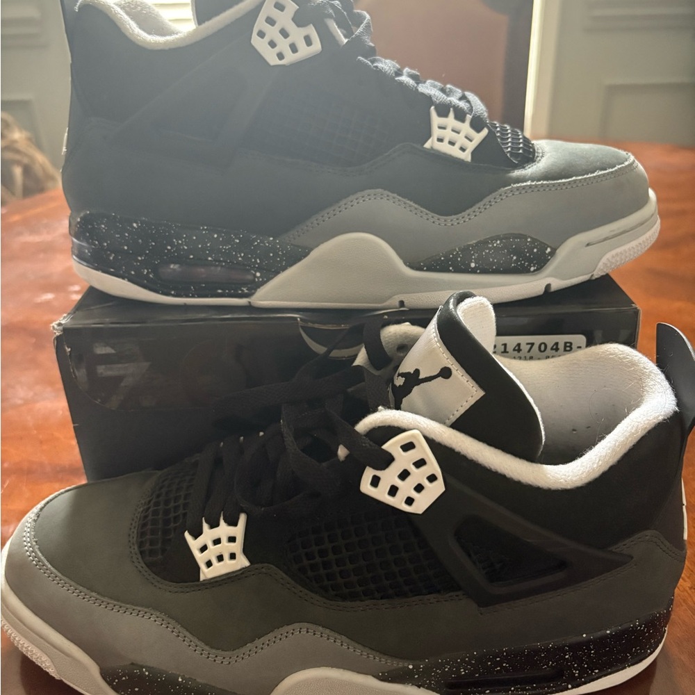 Jordan Men's Black and White Sneakers